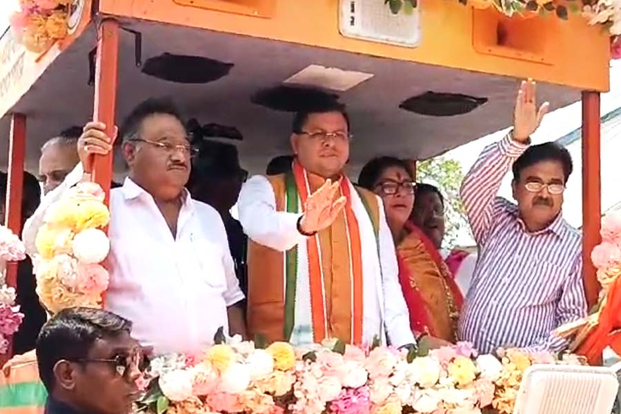 Uttarakhand CM joins nomination rally in support of BJP's Hooghly candidate Locket Chatterjee dgtld