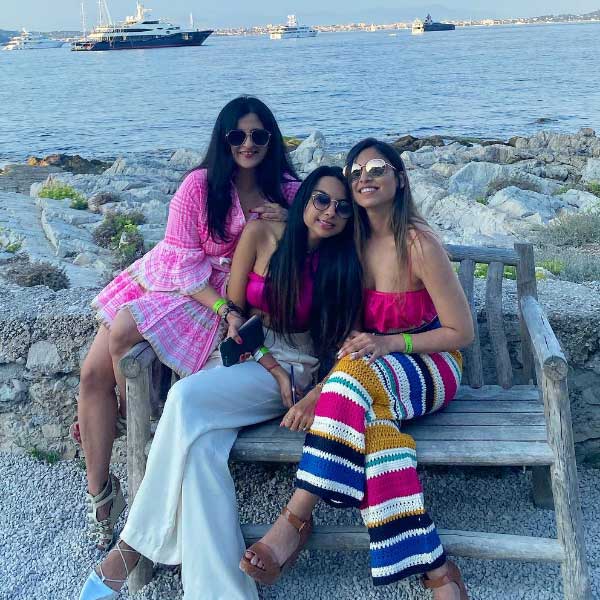 Meet Kiara Advani’s sister Ishita Advani, know about her personal life and career