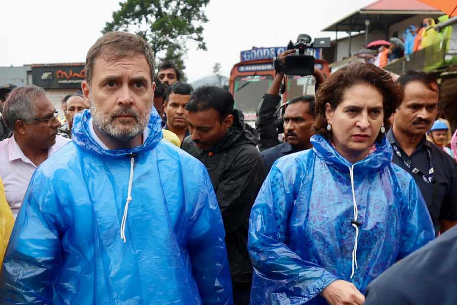 Rahul Gandhi and Priyanka Gandhi reaches land slide affected area of Wayanad