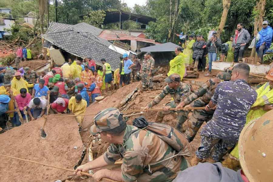 ওয়েনাড়ে ধসকবলিত এলাকায় চলছে উদ্ধারকাজ।