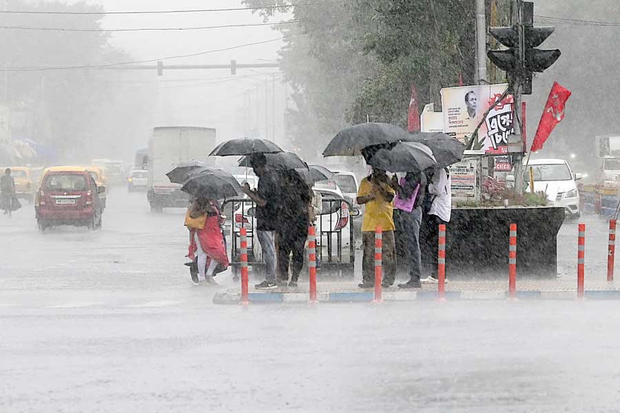 কলকাতায় মুষলধারে বৃষ্টি।