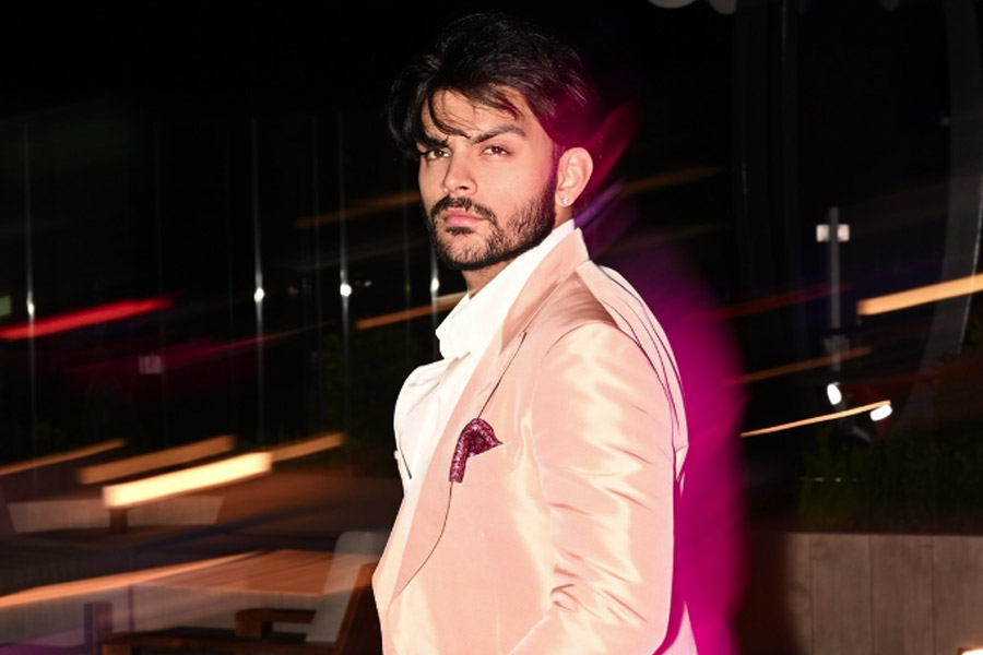 Meet Veer Pahariya, son of millionaire, worked as body double of Varun Dhawan, rumored boyfriend of Manushi Chillar