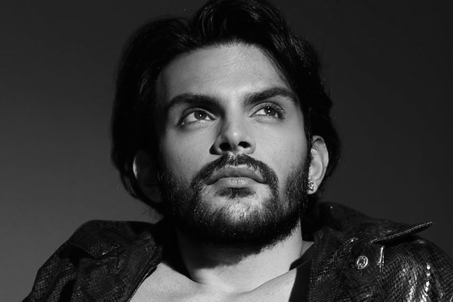 Meet Veer Pahariya, son of millionaire, worked as body double of Varun Dhawan, rumored boyfriend of Manushi Chillar