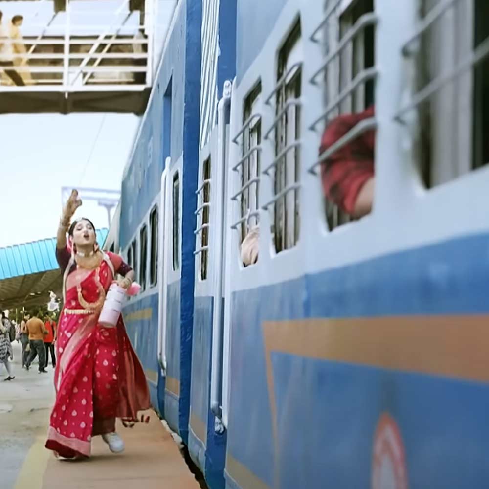 এই সিরিয়ালে যদিও কোনও নেতিবাচক দিক নেই বলেই জানান গৌরব।  বরং পারিবারিক গল্পের মোড়কে কমেডিই মুখ্য। মন ভাল করে দেওয়ার গল্প ‘তেঁতুলপাতা’। এই ধারাবাহিকে গৌরবের নায়িকা ঋতব্রতা দে। সবে ১০ সেকেন্ডের প্রোমো প্রকাশ্যে এসেছে। তাতেই দেখা গিয়েছে, বিয়ের মণ্ডপ ছেড়ে ট্রেন ধরার জন্য ছুটছেন নায়িকা। শিমুলপুরা স্টেশনেই দেখা নায়কের সঙ্গে।