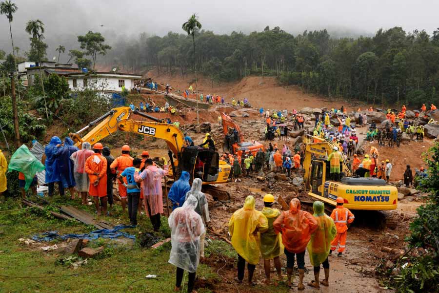 More than 300 deaths reported in landslide hit Wayanad so far, Rescue operation continues for fifth day