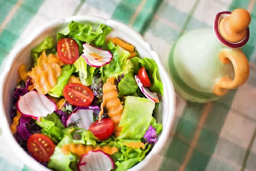 Why you should not eat salads after sunset