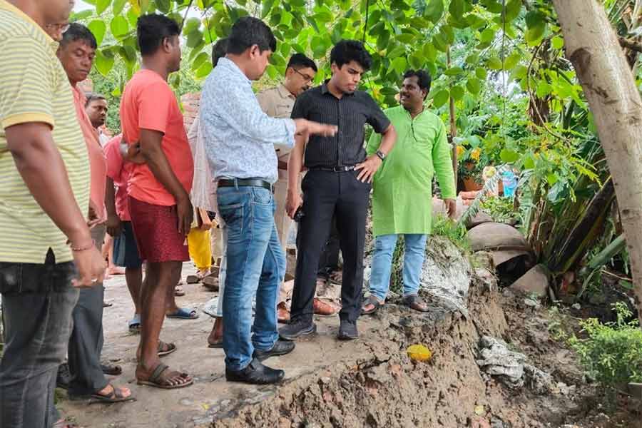 ভাঙন পরিদর্শন কালনায়।