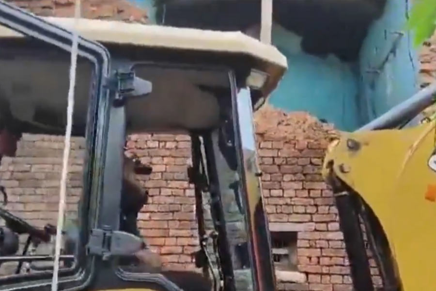 Wall adjacent to an under construction temple collapse at Madhya Pradesh, several children feared dead