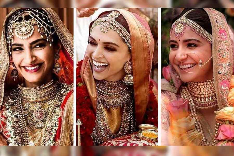 How to choose between wearing a Tikka or a Matha Patti on wedding day