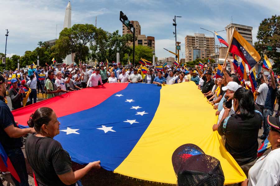 All need to know about recent political crisis of Venezuela 