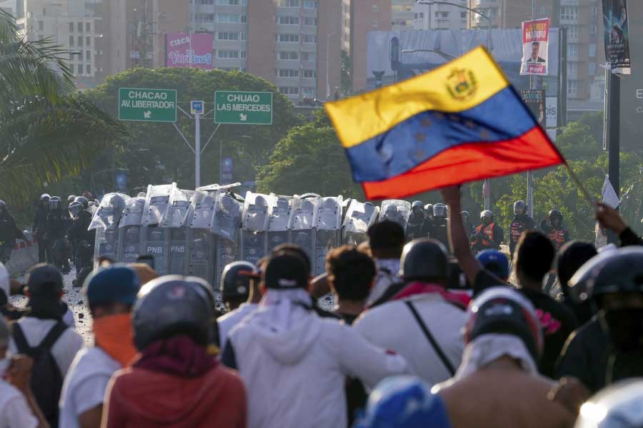 All need to know about recent political crisis of Venezuela 