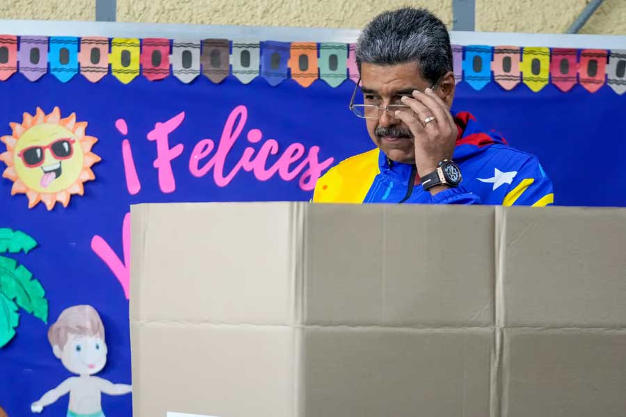 All need to know about recent political crisis of Venezuela 