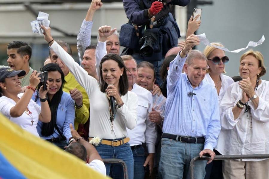 All need to know about recent political crisis of Venezuela 