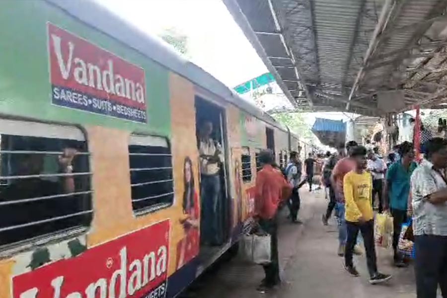 Fire breaks out in Howrah-Bandel Local’s pantograph