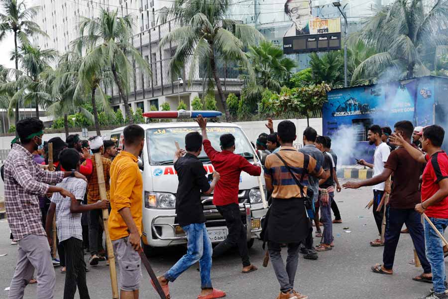 বিক্ষোভে পুড়ছে বাংলাদেশ। 