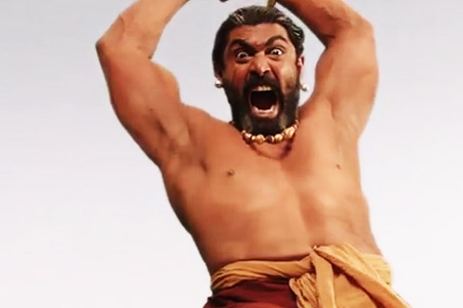 রানার প্রশ্ন শুনে শোভু জানান, সেই অভিনেতা দক্ষিণী ফিল্মজগতের নন। এমনকি বলিউডের কোনও অভিনেতাকেও তাঁরা প্রস্তাব দেননি।