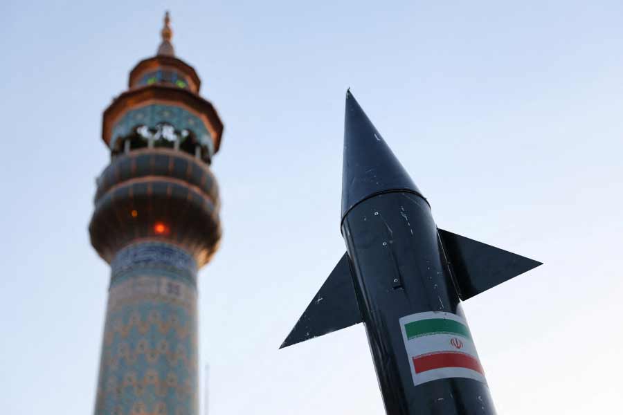 ইরান এই হামলার জন্য ইজ়রায়েলকে দায়ী করে প্রতিশোধ নেওয়ার অঙ্গীকার করেছে।