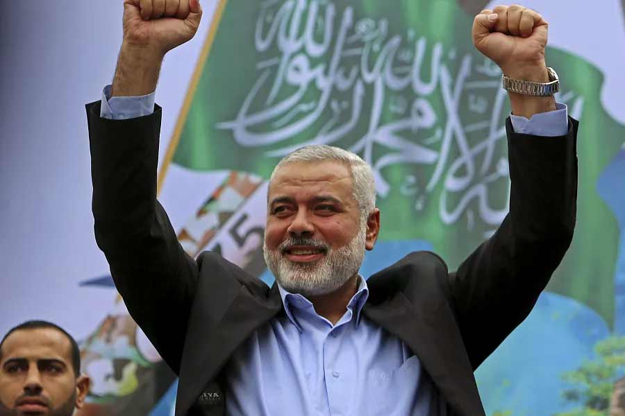 এর পরেই প্রশ্ন উঠতে থাকে, রিমোট কন্ট্রোল বোমাটি ওই গেস্ট হাউসে রেখেছিল কারা?