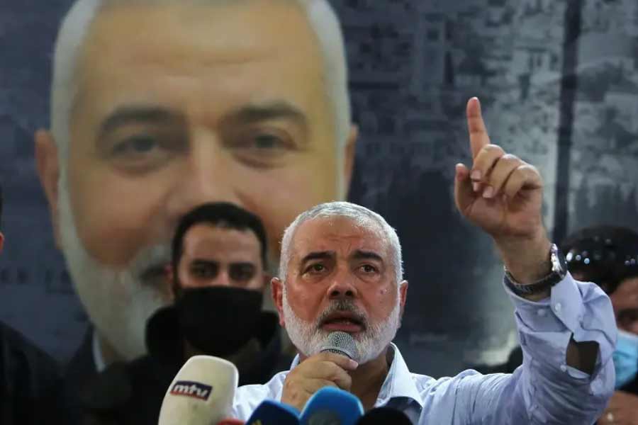 ‘অমিত নাকেশ’-এর একটি প্যারোডি অ্যাকাউন্টও সোশ্যাল মিডিয়ায় খোলা হয়েছিল। সেই সব জালে পড়েই একটি কাল্পনিক চরিত্রের উপর ভিত্তি করে গল্প ফেঁদে বসে তুর্কি সংবাদমাধ্যমগুলি।