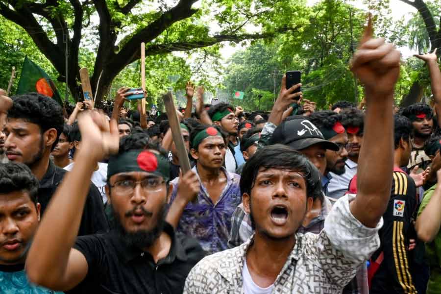 Students protesting in Bangladesh gives ultimatum to dissolve parliament of Bangladesh dgtl