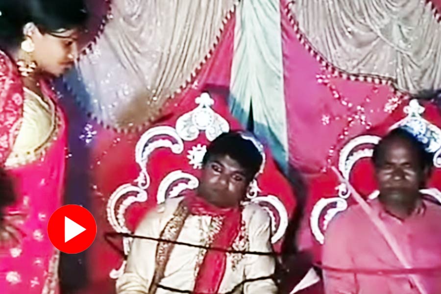 Viral Video of Bride’s Family tied groom and shames him with Stick for dowry