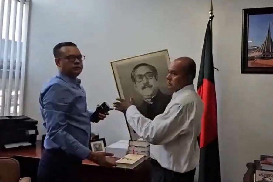 Protesters storm Bangladesh consulate in US take down Mujibur Rahman portrait