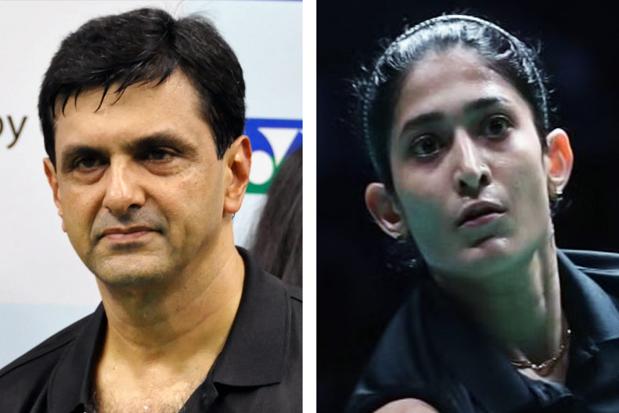 PIcture of Prakash Padukone and Ashwini Ponnappa