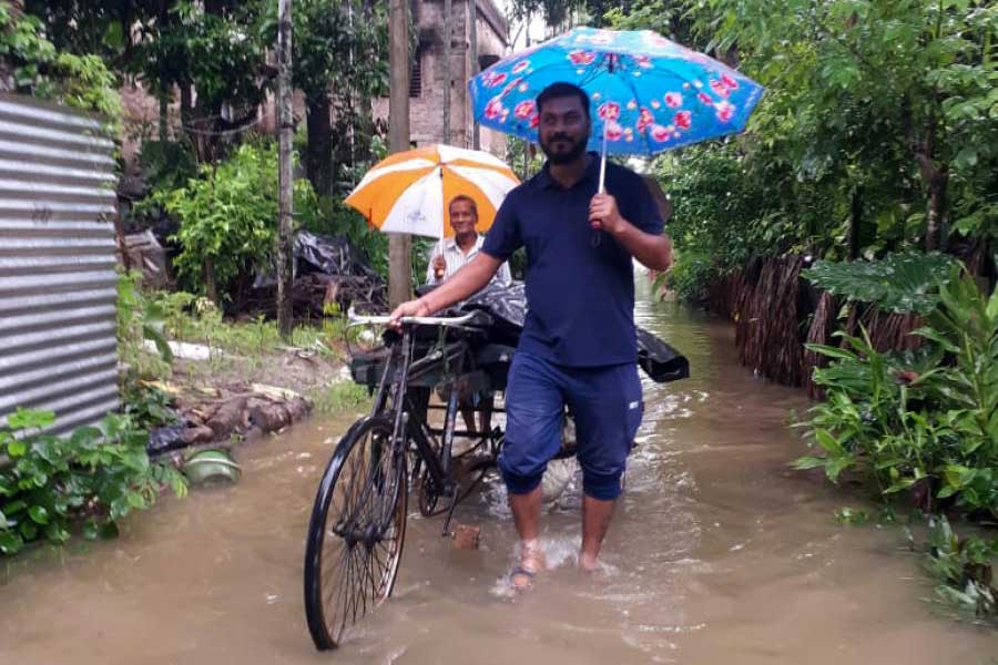 জল জমেছে নবদ্বীপের প্রতাপনগরে।