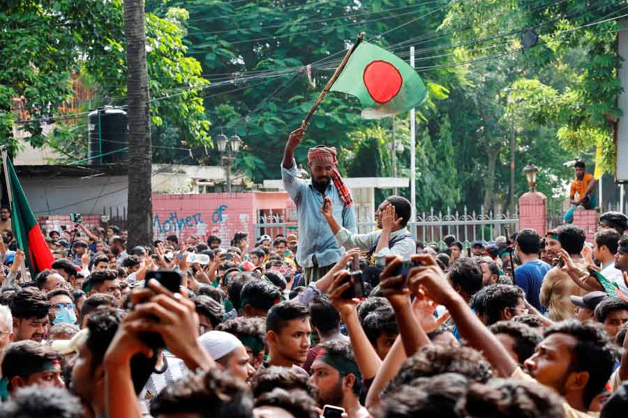 উত্তপ্ত বাংলাদেশ।