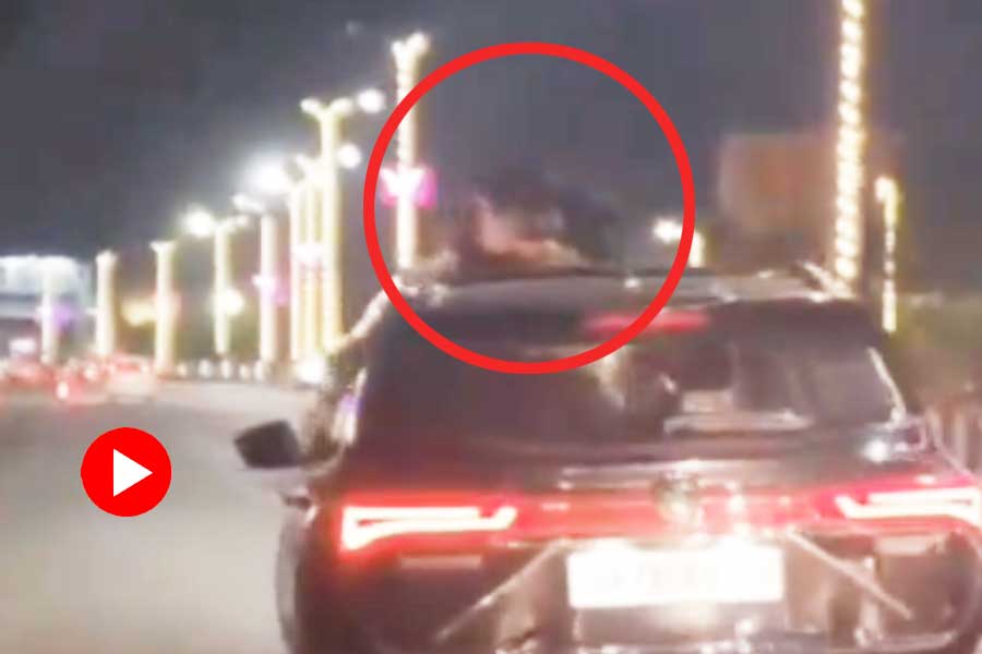 Couple kissing on top of moving car near CM’s residence in Lucknow