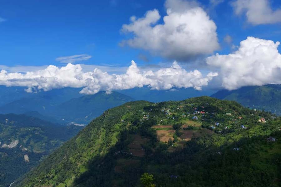 উত্তরবঙ্গের ছবির মতো সাজানো ছোট্ট পাহাড়ি গ্রাম তানইয়ং।