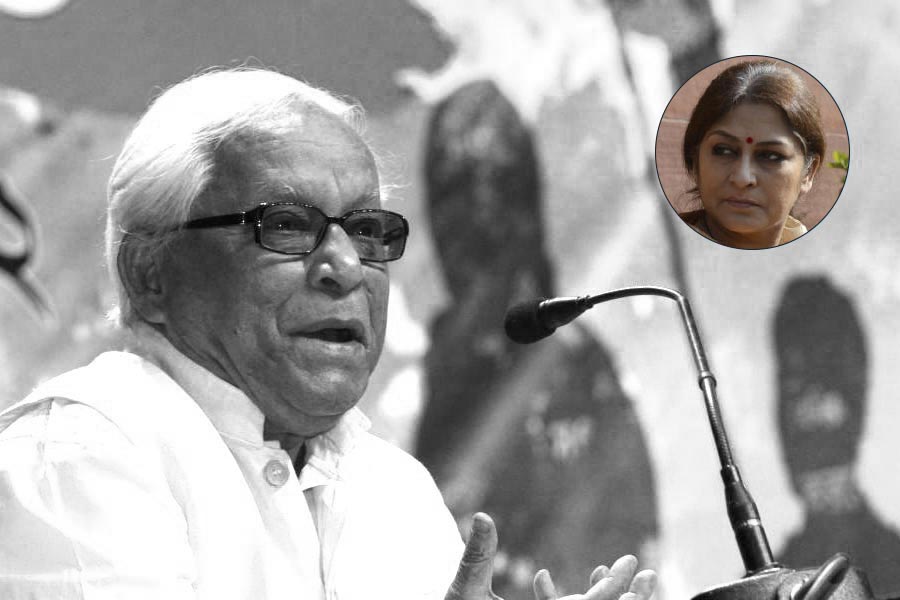 Image of Buddhadeb Bhattacharjee and Roopa Ganguly