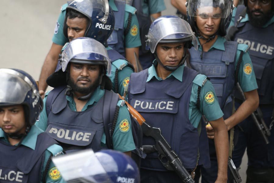 Bangladesh Police facing problem to help to people who are calling in emergency helpline number