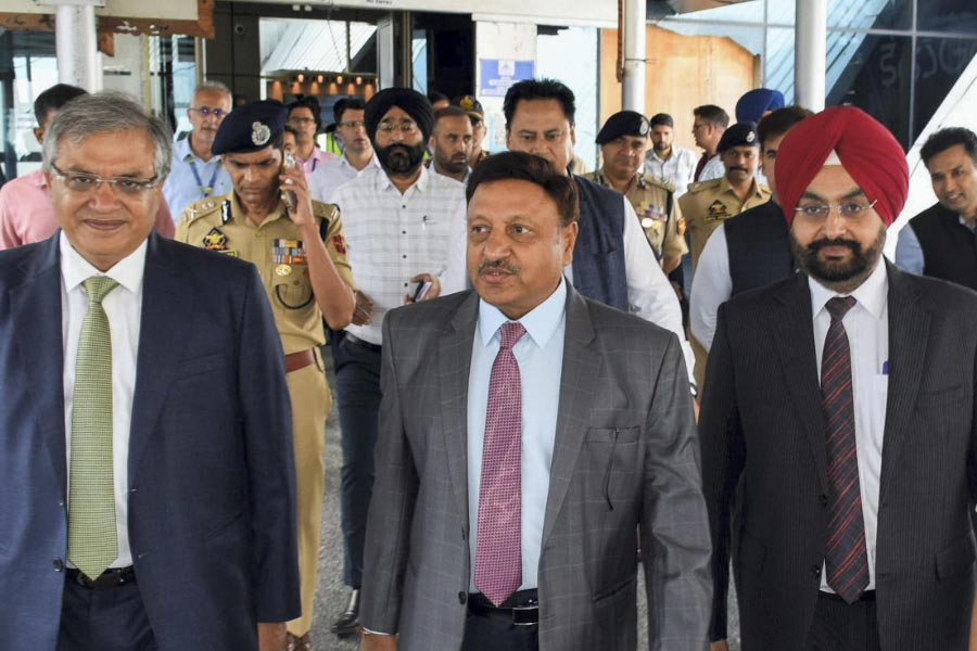 A team of Election Commission visits Srinagar to review preparedness of assembly election dgtl