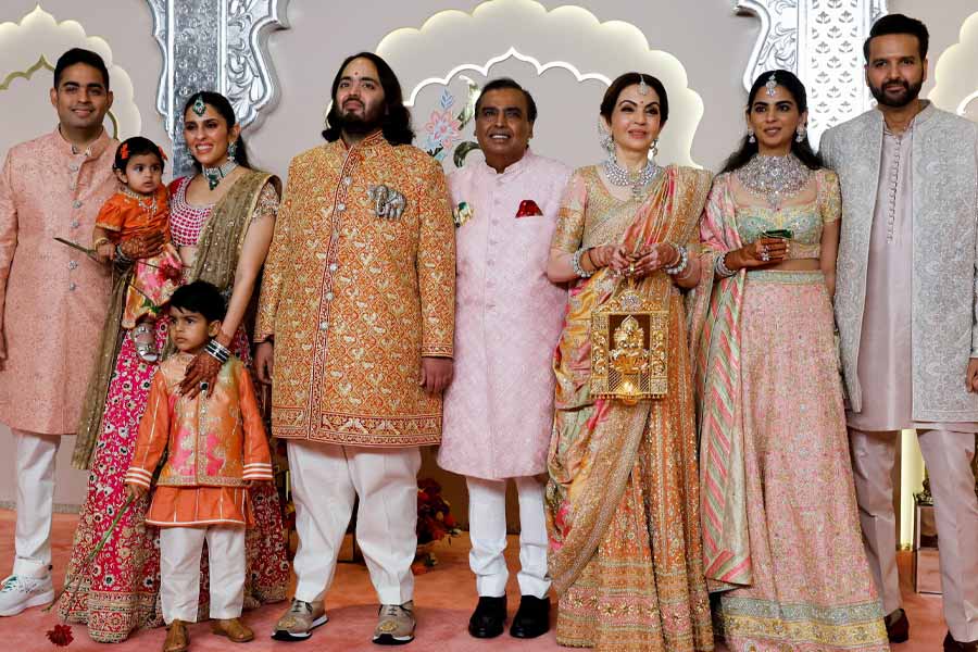 How rich is Anant Ambani, how much salary he gets from Reliance