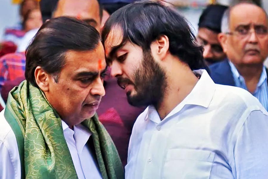 How rich is Anant Ambani, how much salary he gets from Reliance