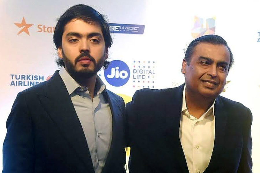 How rich is Anant Ambani, how much salary he gets from Reliance
