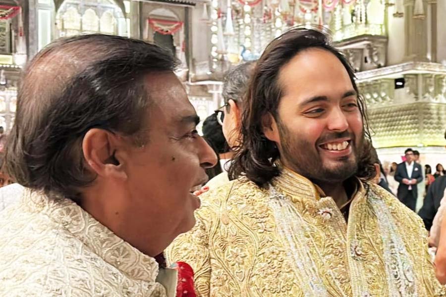 How rich is Anant Ambani, how much salary he gets from Reliance