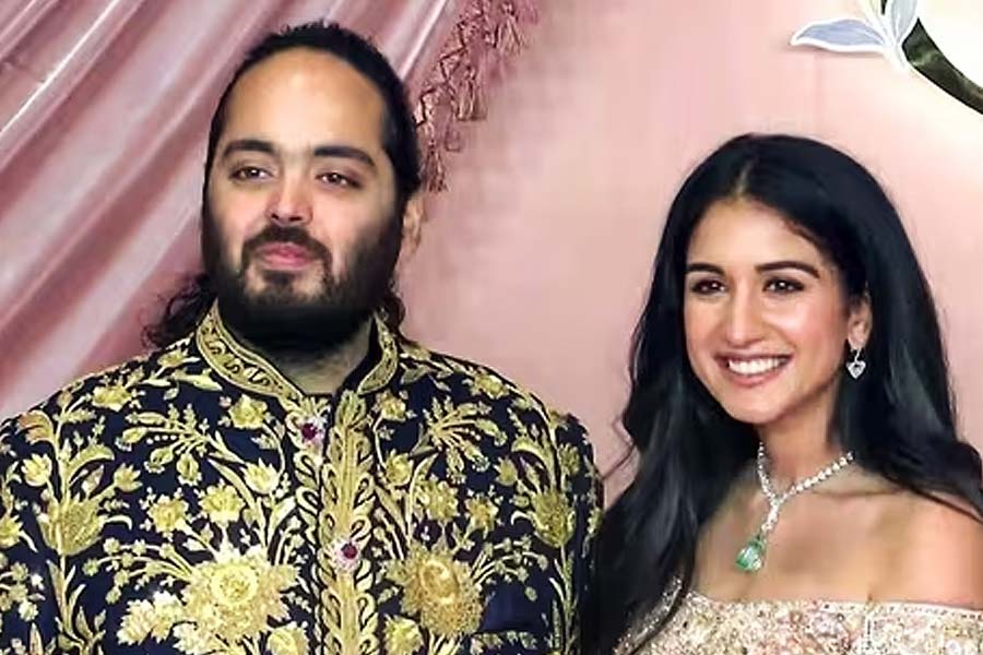 How rich is Anant Ambani, how much salary he gets from Reliance