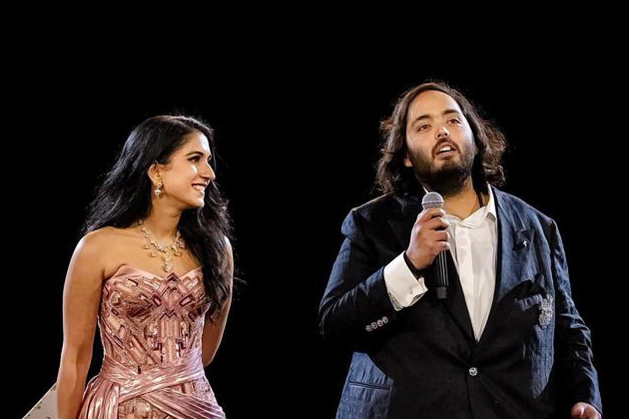 How rich is Anant Ambani, how much salary he gets from Reliance