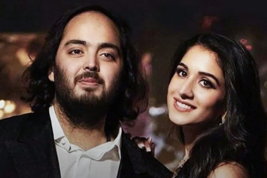 How rich is Anant Ambani, how much salary he gets from Reliance