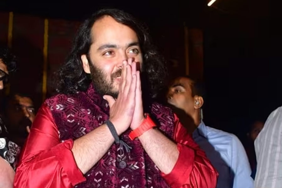 How rich is Anant Ambani, how much salary he gets from Reliance