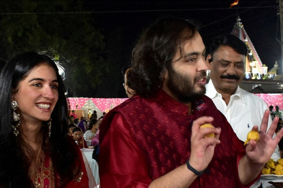 How rich is Anant Ambani, how much salary he gets from Reliance