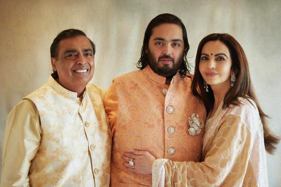 How rich is Anant Ambani, how much salary he gets from Reliance