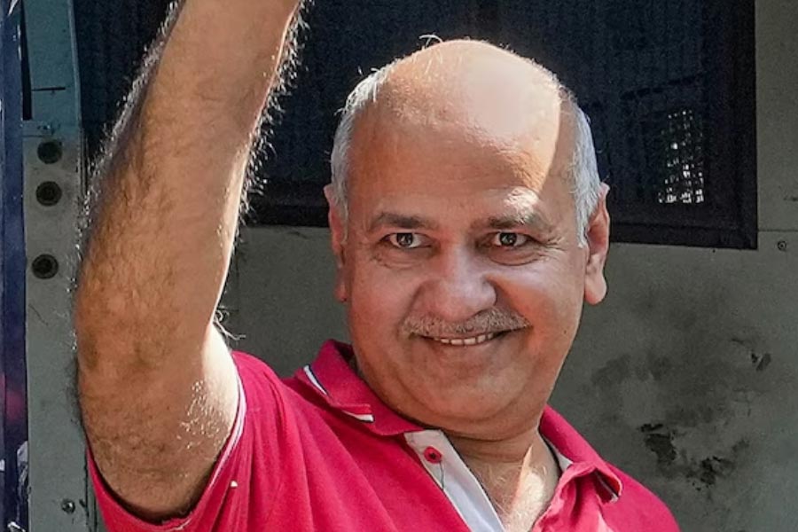 Manish Sisodia walks out of Tihar jail after 17 months