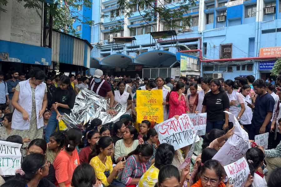 আরজি করের ঘটনায় জুনিয়র চিকিৎসকদের বিক্ষোভ।