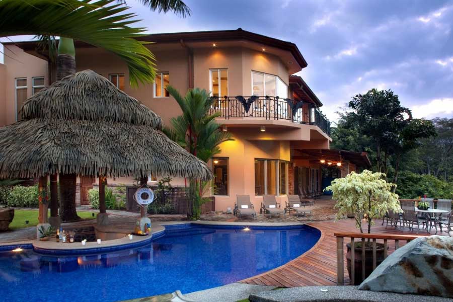 অতিথিদের শরীরচর্চার জন্য হোটেলে রয়েছে বিশাল জিম। সেই জিমে রয়েছে অত্যাধুনিক সমস্ত ব্যবস্থা।