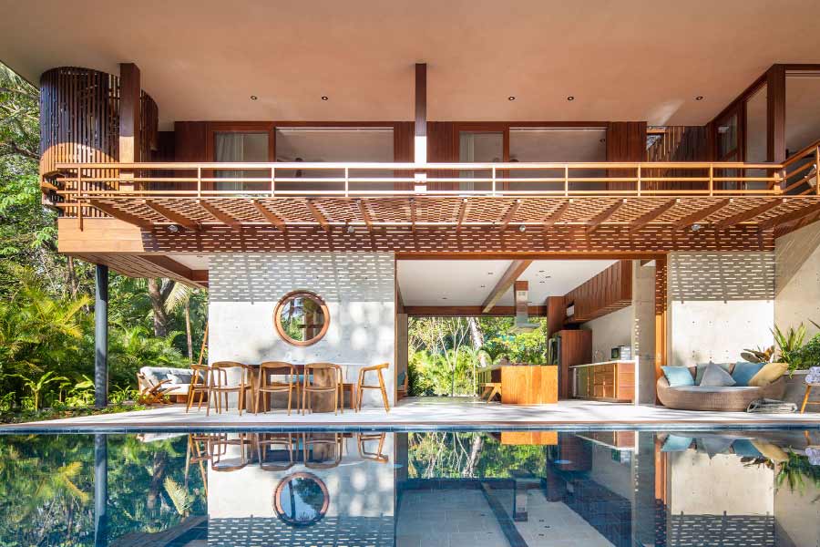 অতিথিরা আালাদা ভাবে মদ্যপান করতে চাইলে তাঁদের জন্য হোটেলের তরফে ব্যক্তিগত বারের ব্যবস্থা করা হয়।