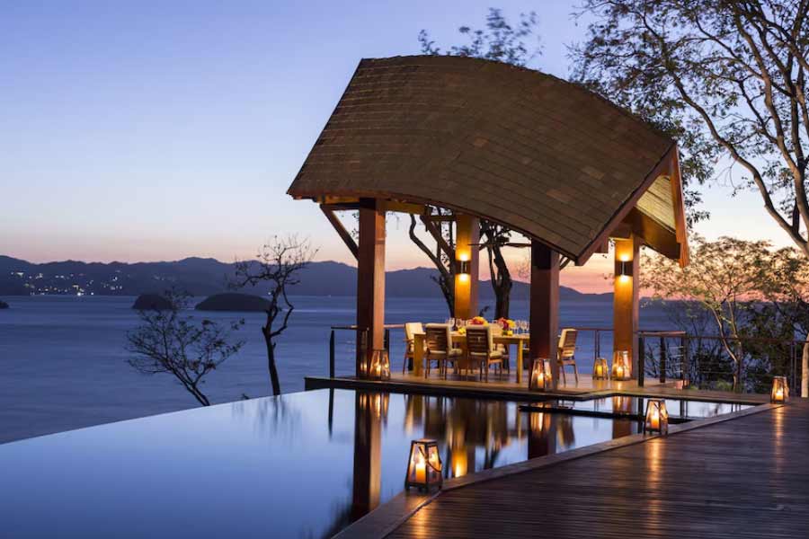 অতিথিরা অ্যাডভেঞ্চারপ্রেমী হলে তাঁদের জন্য রয়েছে বিশেষ আয়োজন। হোটেলের তরফে সমুদ্রের বুকে ওয়াটার-স্পোর্টসের আনন্দও উপভোগ করতে পারেন অতিথিরা।