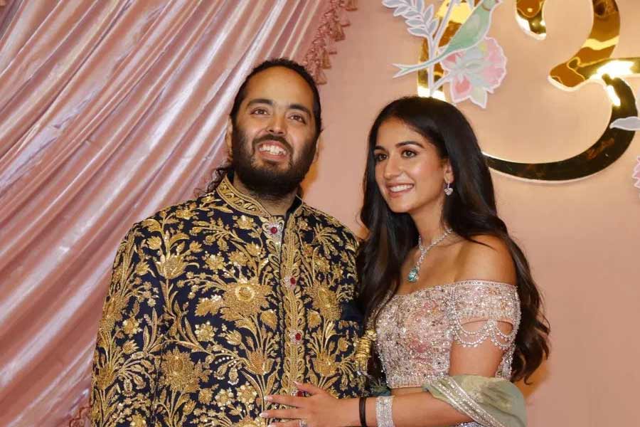 সম্প্রতি পানামার একটি মন্দিরে পুজো দিতে গিয়েছিলেন অনন্ত এবং রাধিকা। সমাজমাধ্যমে সেই ভিডিয়ো ছড়িয়ে পড়তে দেরি হয়নি।